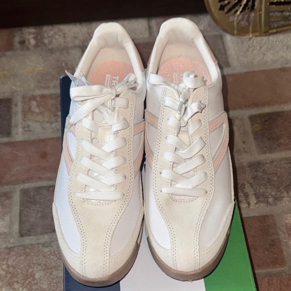 Tretorn size 7.5 NEW NIB Women's Sneakers shoes in Cream and Pink - Picture 2 of 7